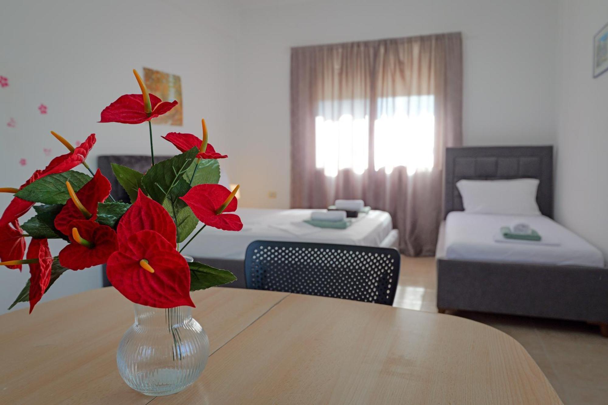 Central Garden Residence Sofia - Free Parking Ksamil Kültér fotó