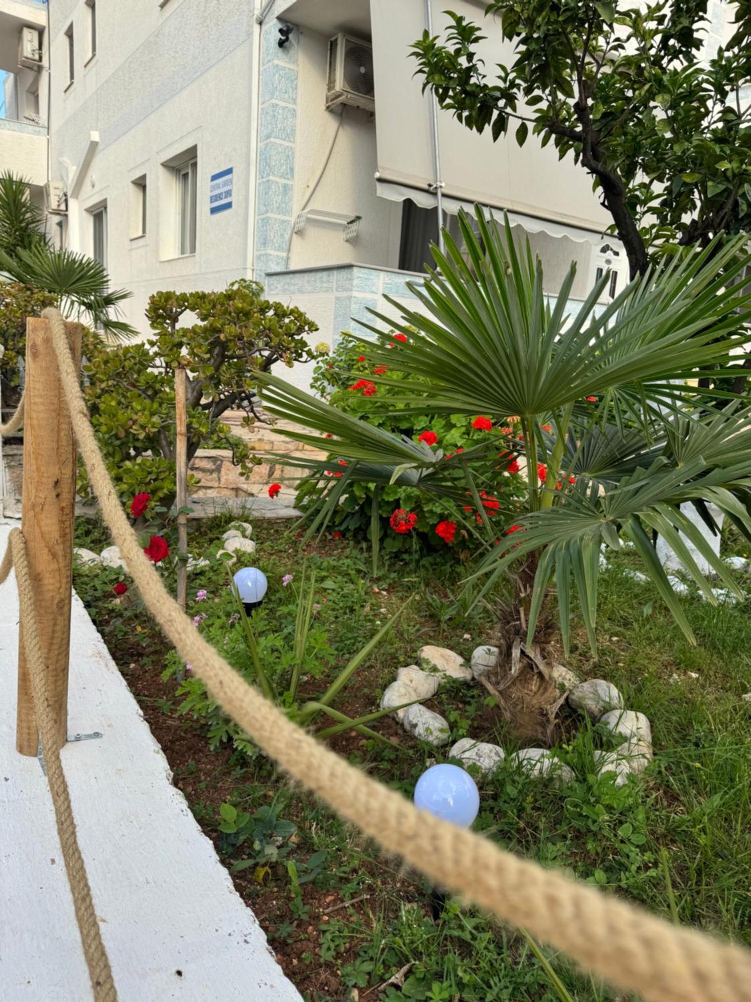 Central Garden Residence Sofia - Free Parking Ksamil Kültér fotó