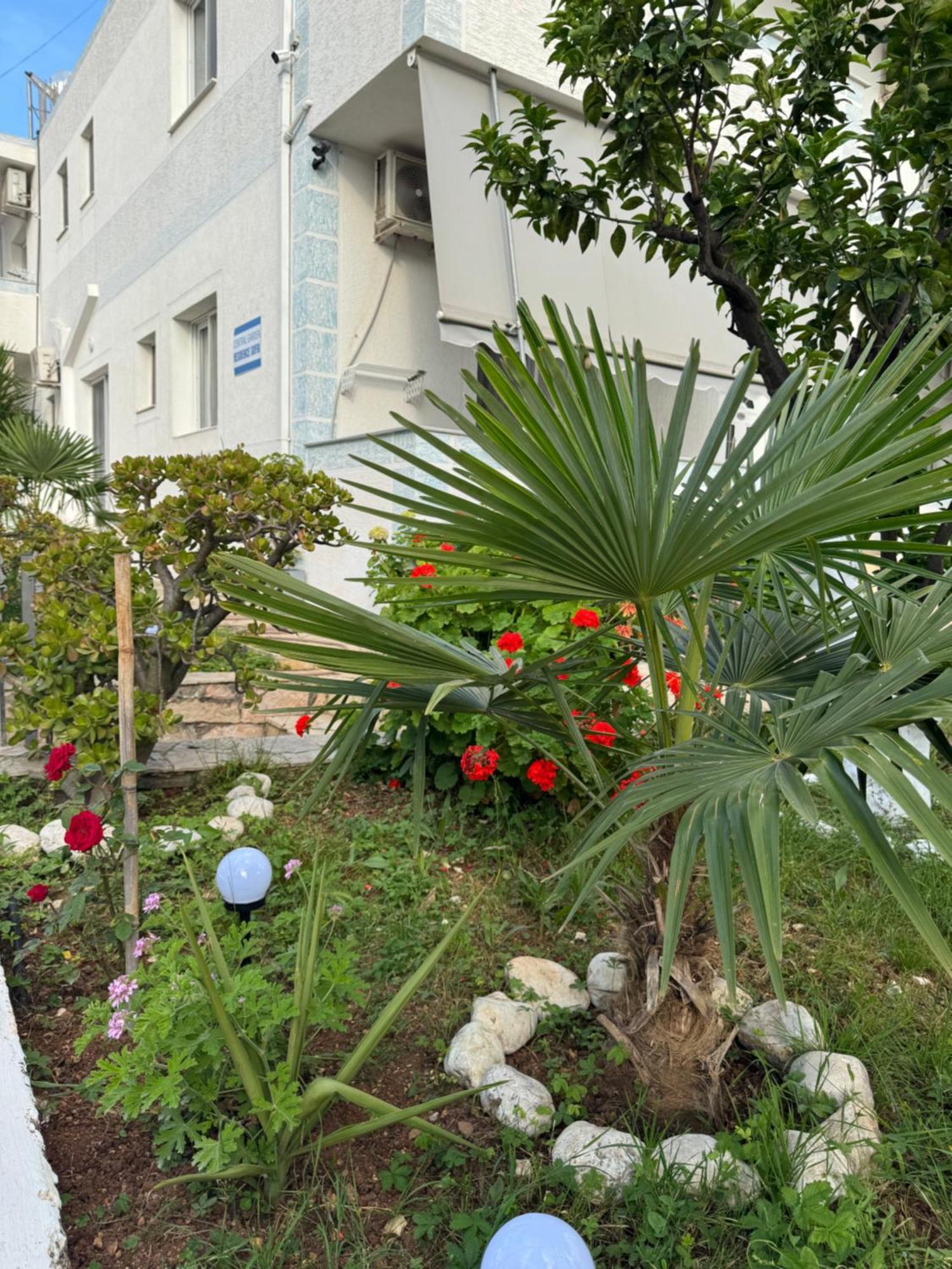 Central Garden Residence Sofia - Free Parking Ksamil Kültér fotó